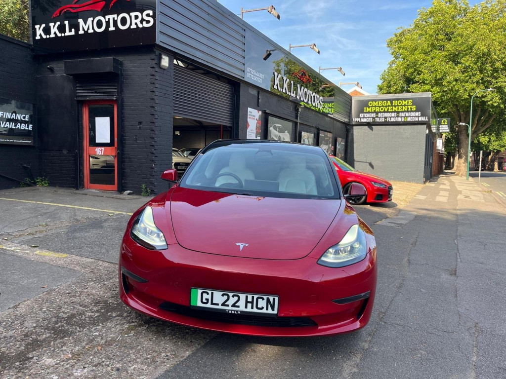 TESLA MODEL 3