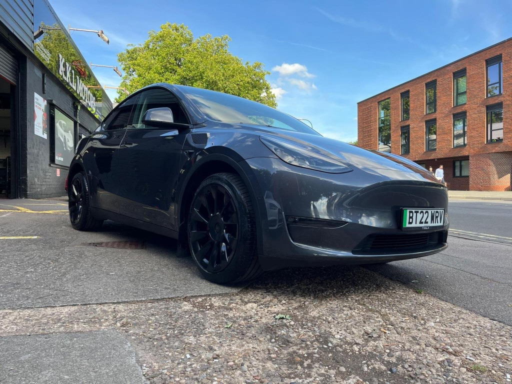 TESLA MODEL Y