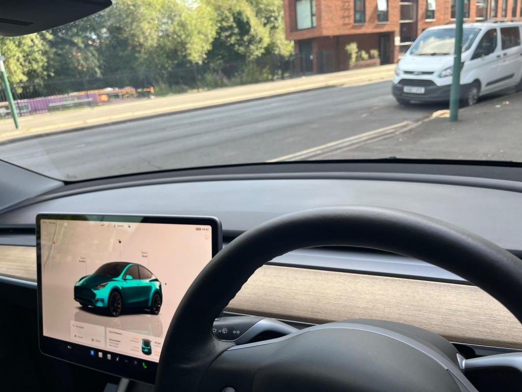 TESLA MODEL Y