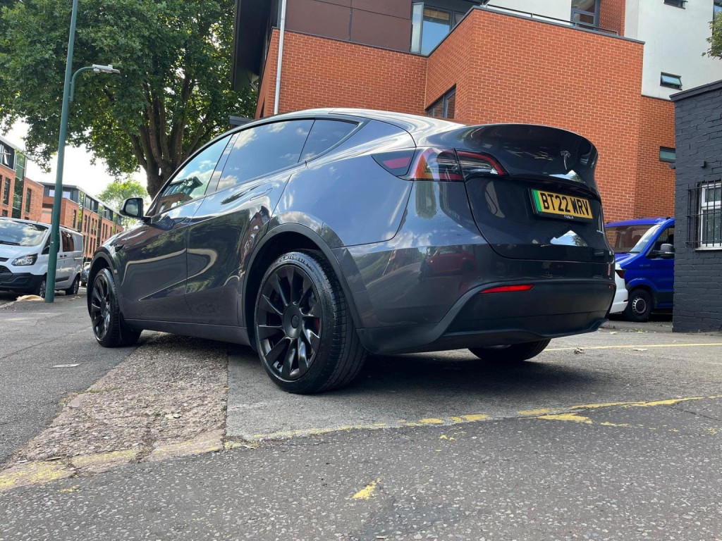 TESLA MODEL Y