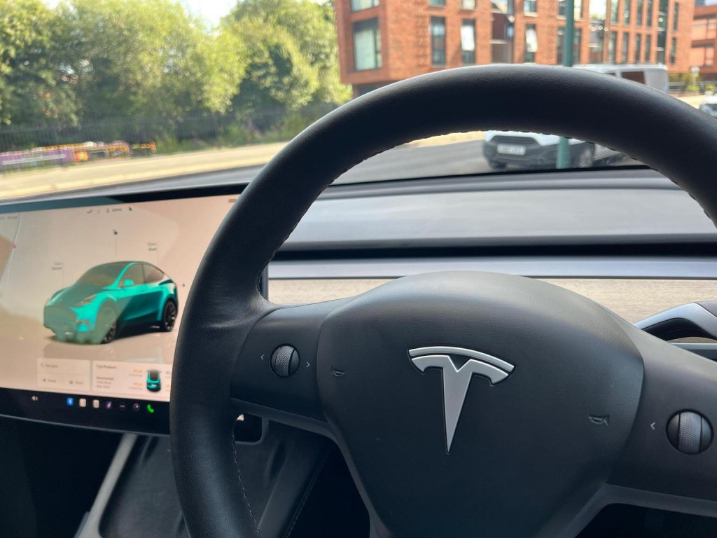 TESLA MODEL Y