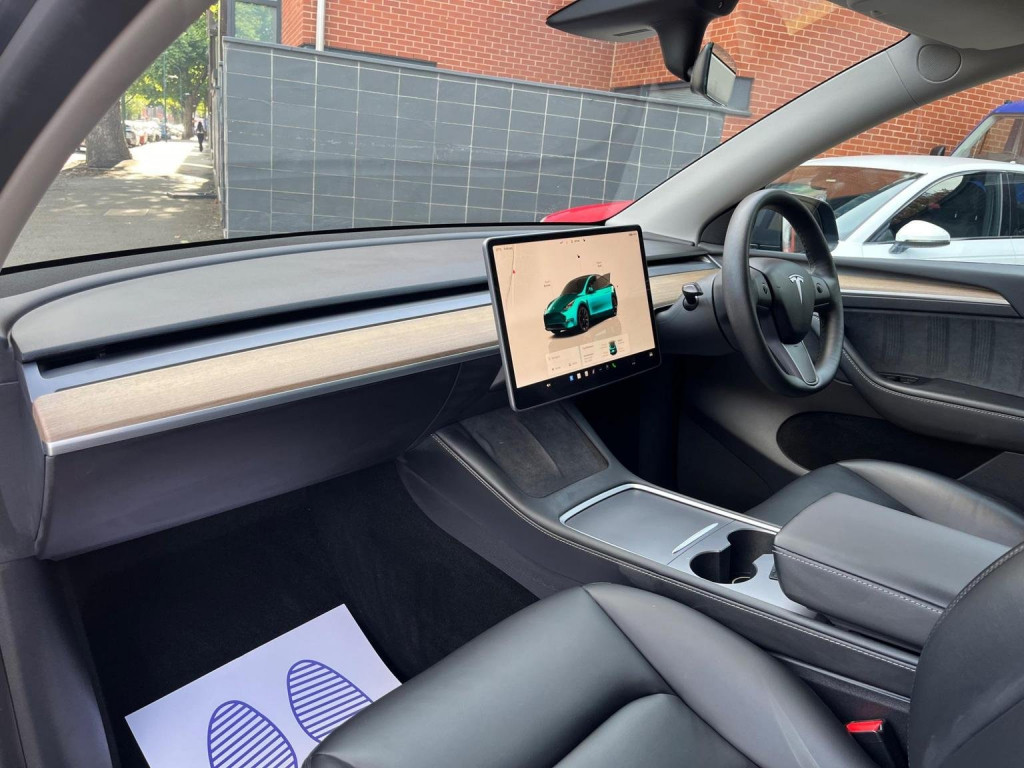 TESLA MODEL Y