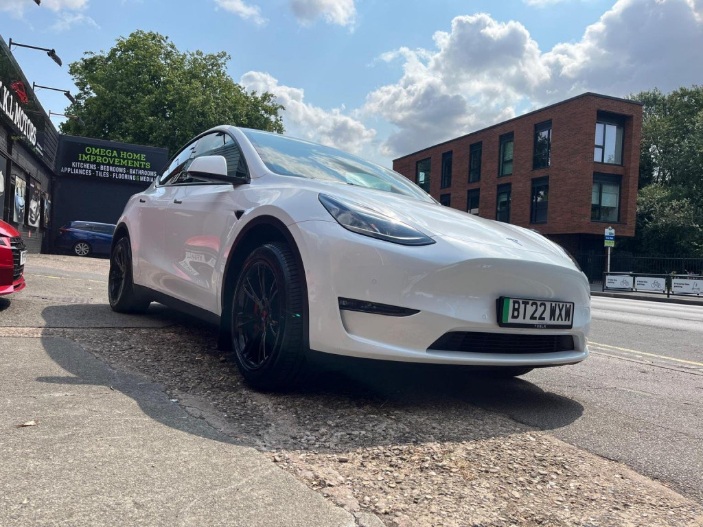 TESLA MODEL Y