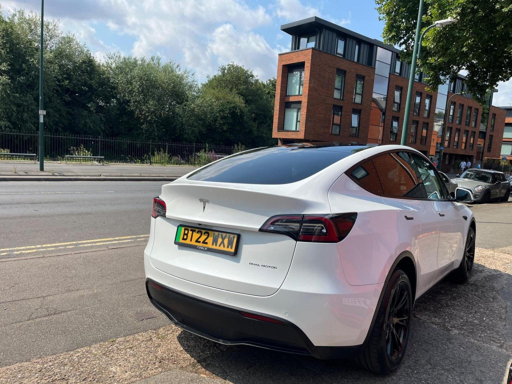 TESLA MODEL Y