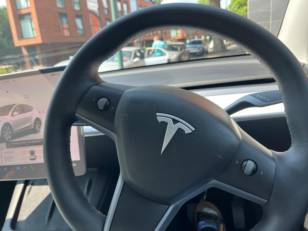 TESLA MODEL Y