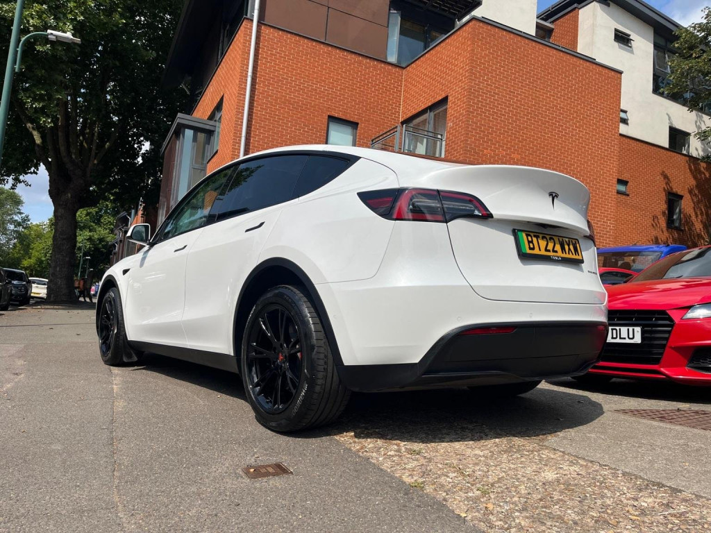 TESLA MODEL Y