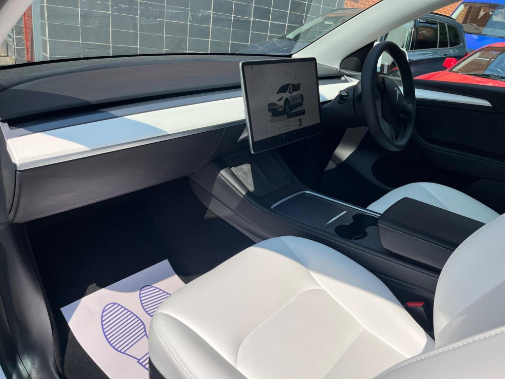 TESLA MODEL Y