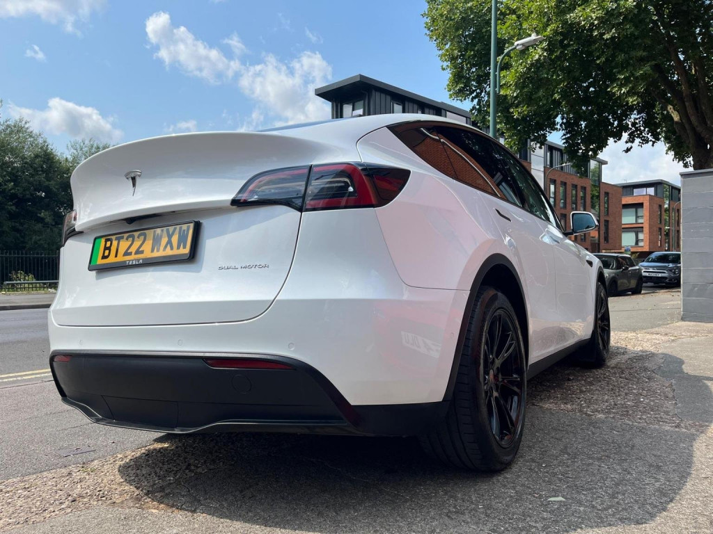 TESLA MODEL Y