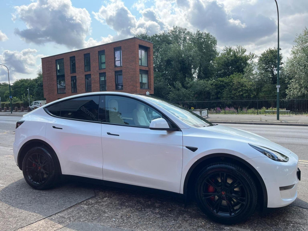 TESLA MODEL Y