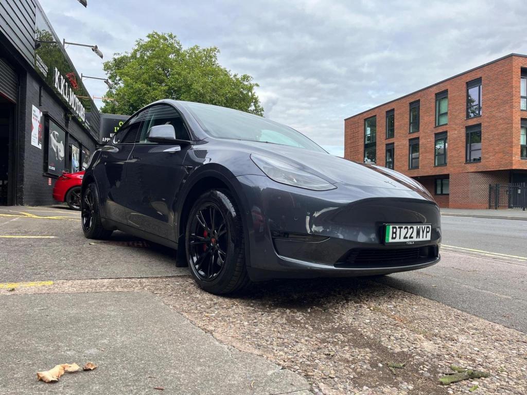 TESLA MODEL Y