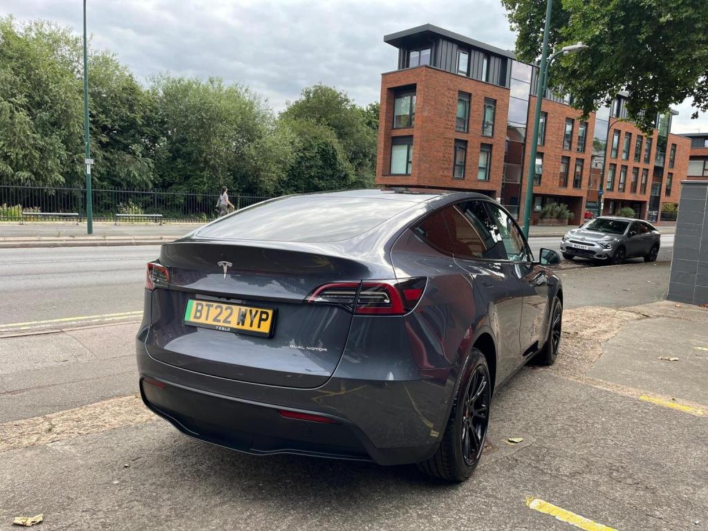 TESLA MODEL Y