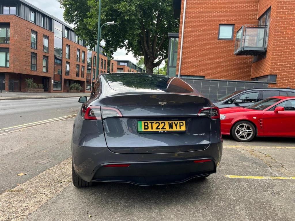 TESLA MODEL Y