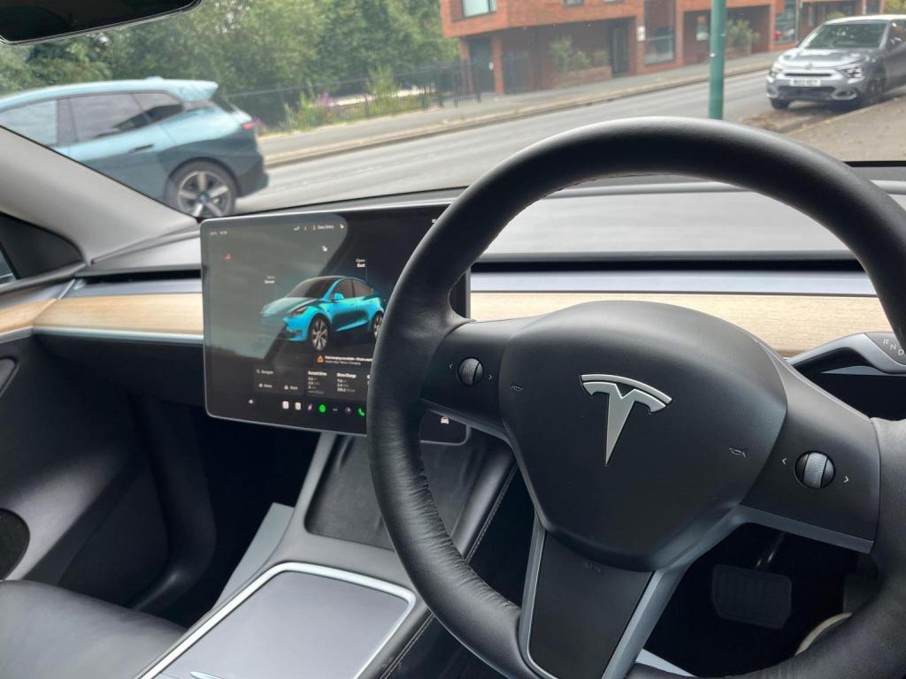 TESLA MODEL Y