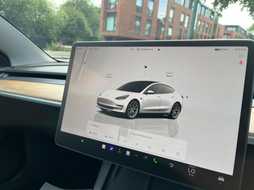 TESLA MODEL 3