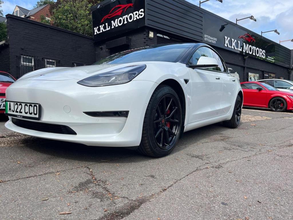 TESLA MODEL 3