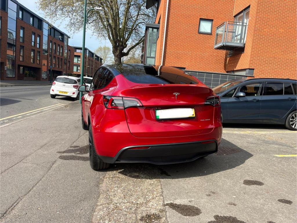 TESLA MODEL Y