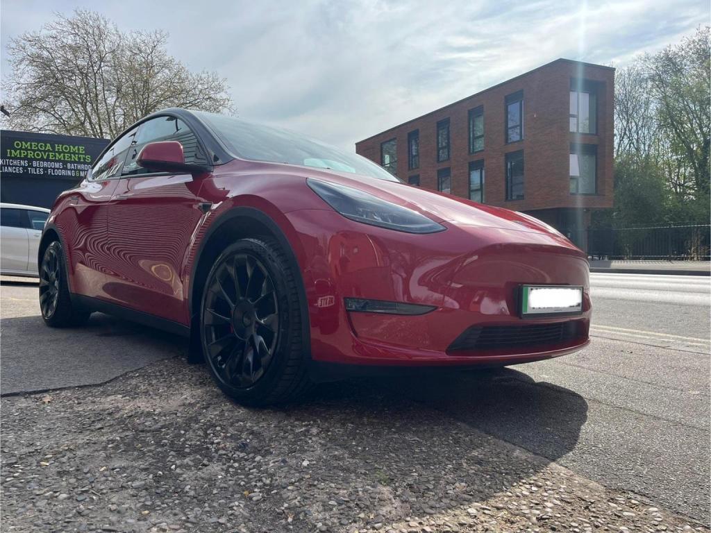 TESLA MODEL Y