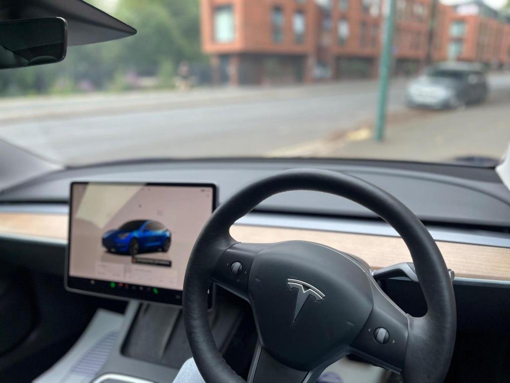TESLA MODEL 3
