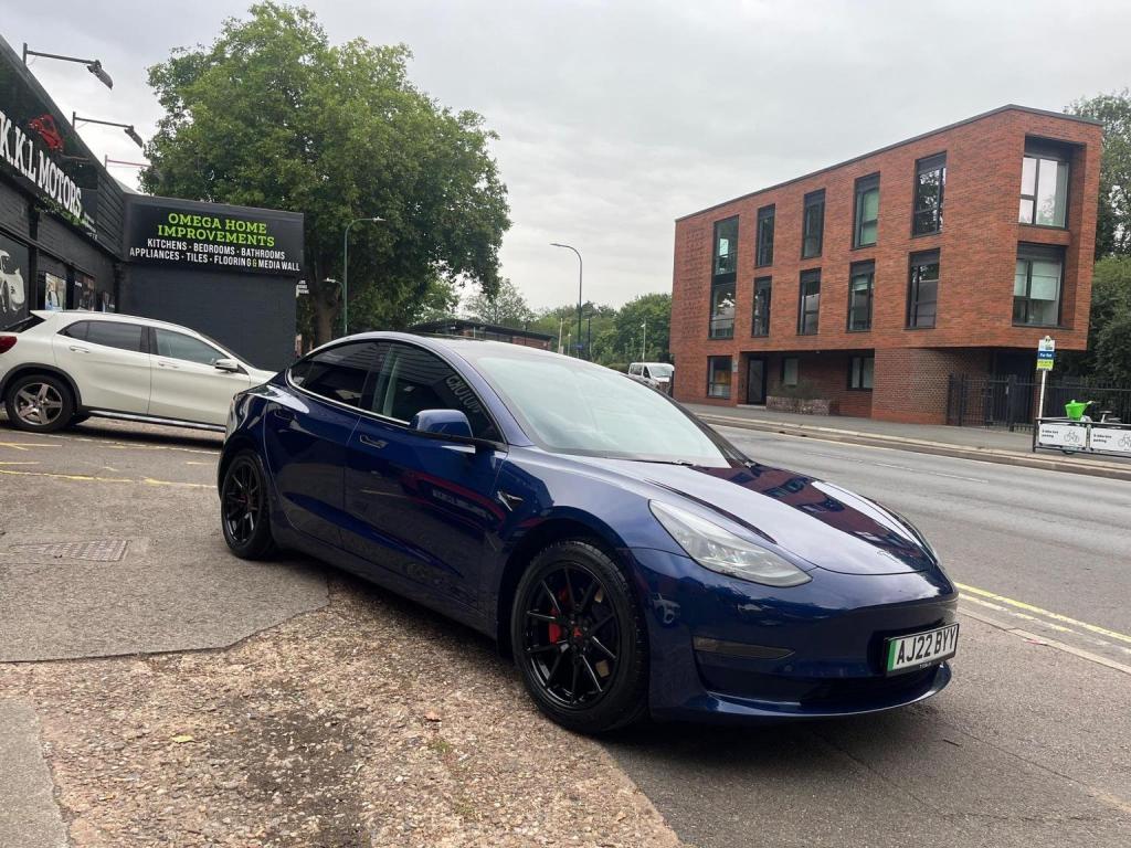 TESLA MODEL 3