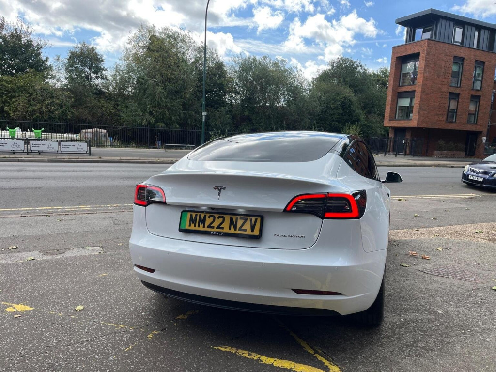 TESLA MODEL 3
