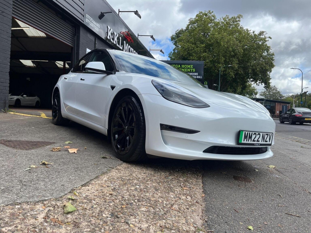 TESLA MODEL 3