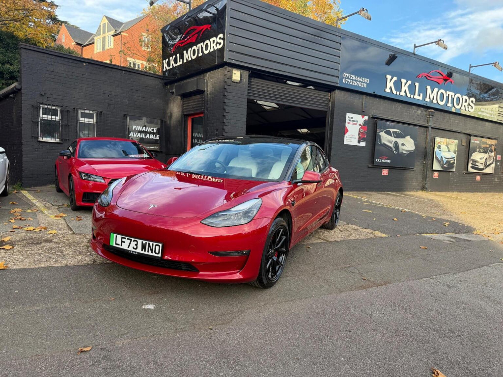 TESLA MODEL 3
