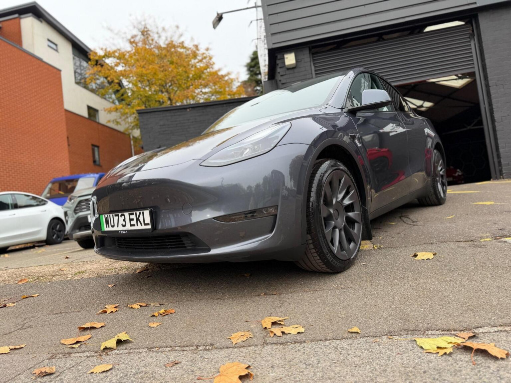 TESLA MODEL Y