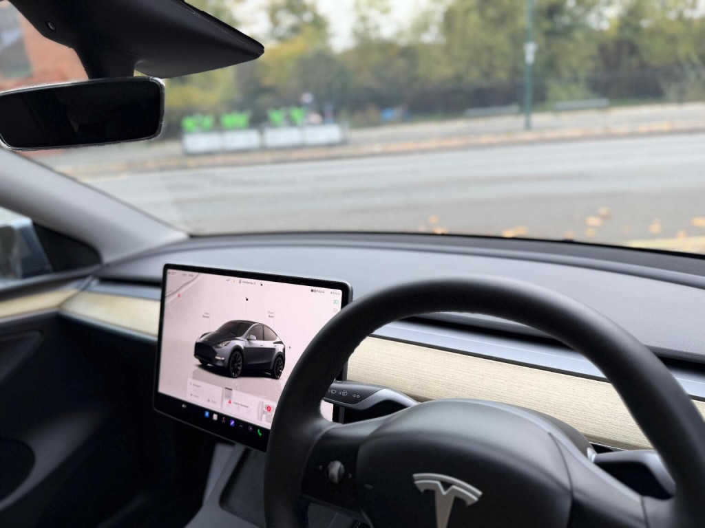 TESLA MODEL Y