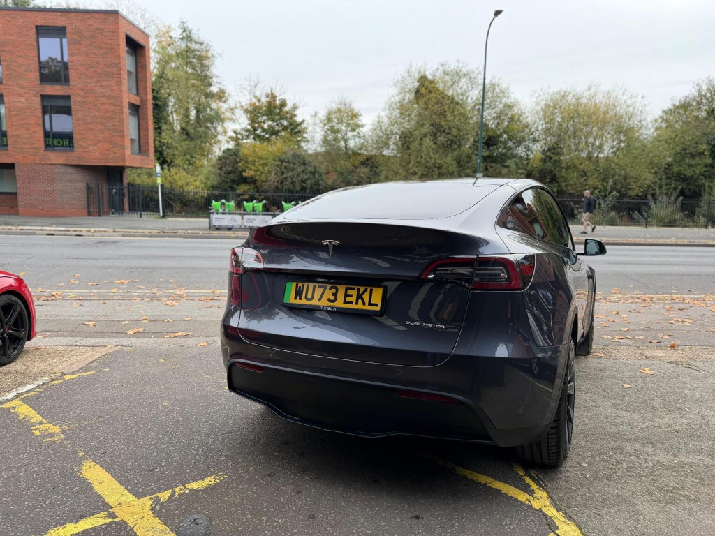 TESLA MODEL Y