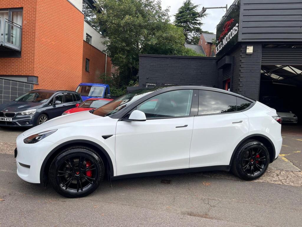 TESLA MODEL Y