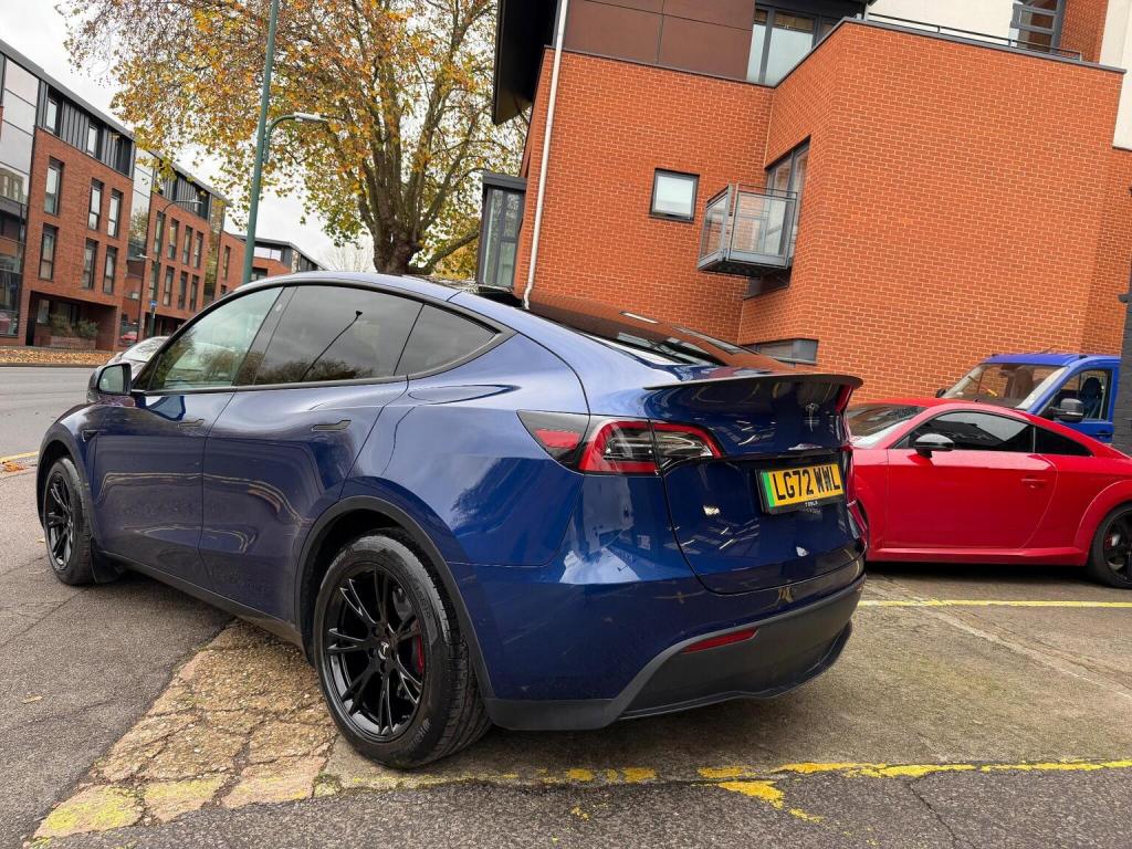 TESLA MODEL Y