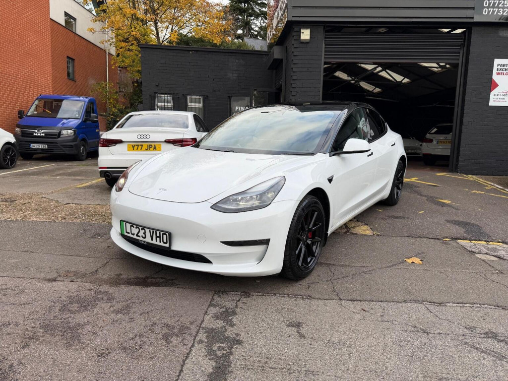 TESLA MODEL 3