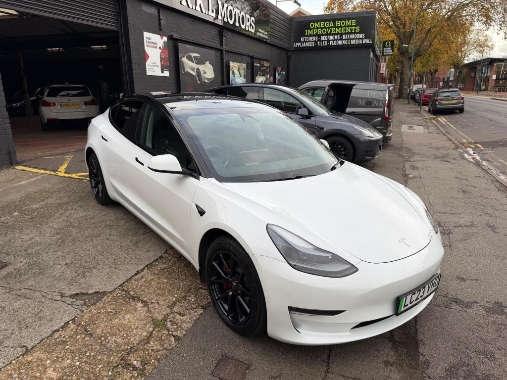 TESLA MODEL 3
