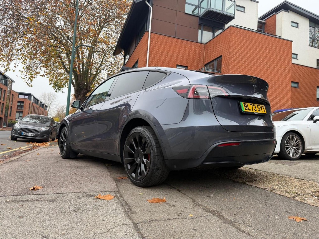 TESLA MODEL Y