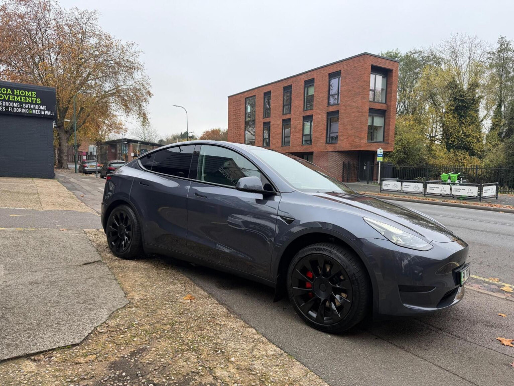 TESLA MODEL Y