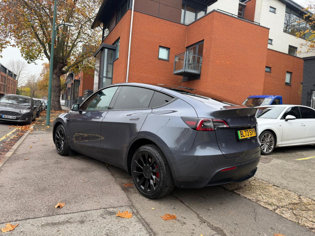 TESLA MODEL Y