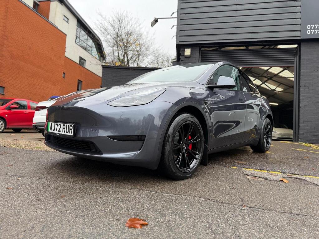 TESLA MODEL Y