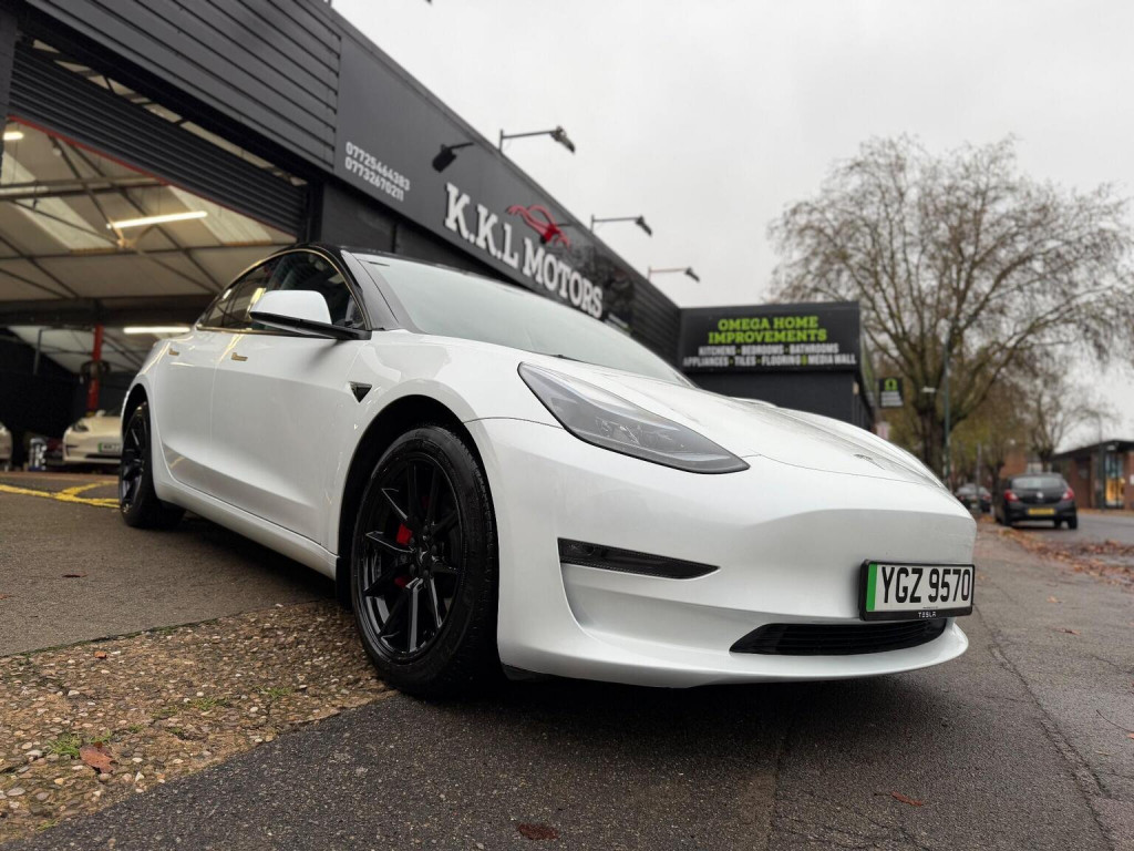 TESLA MODEL 3