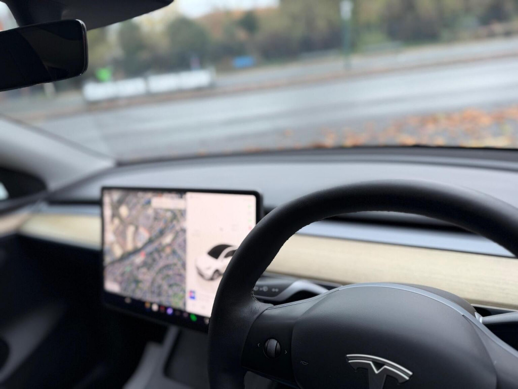 TESLA MODEL Y
