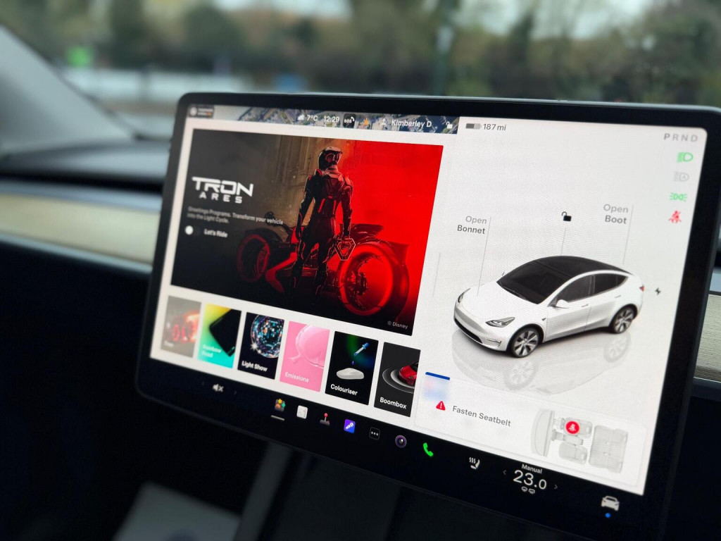 TESLA MODEL Y