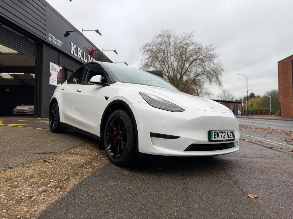 TESLA MODEL Y