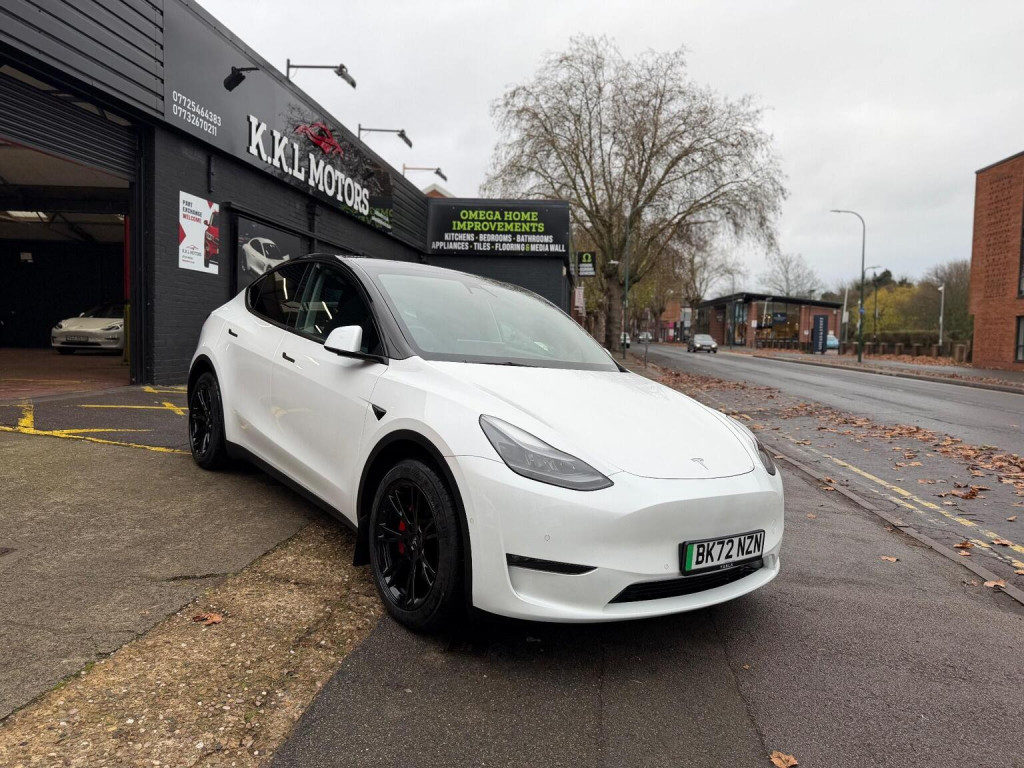 TESLA MODEL Y