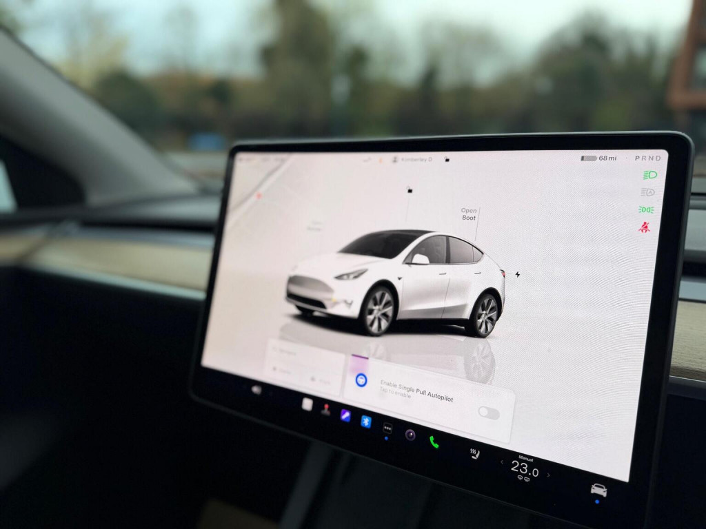 TESLA MODEL Y