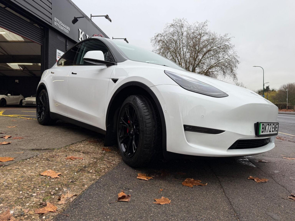 TESLA MODEL Y