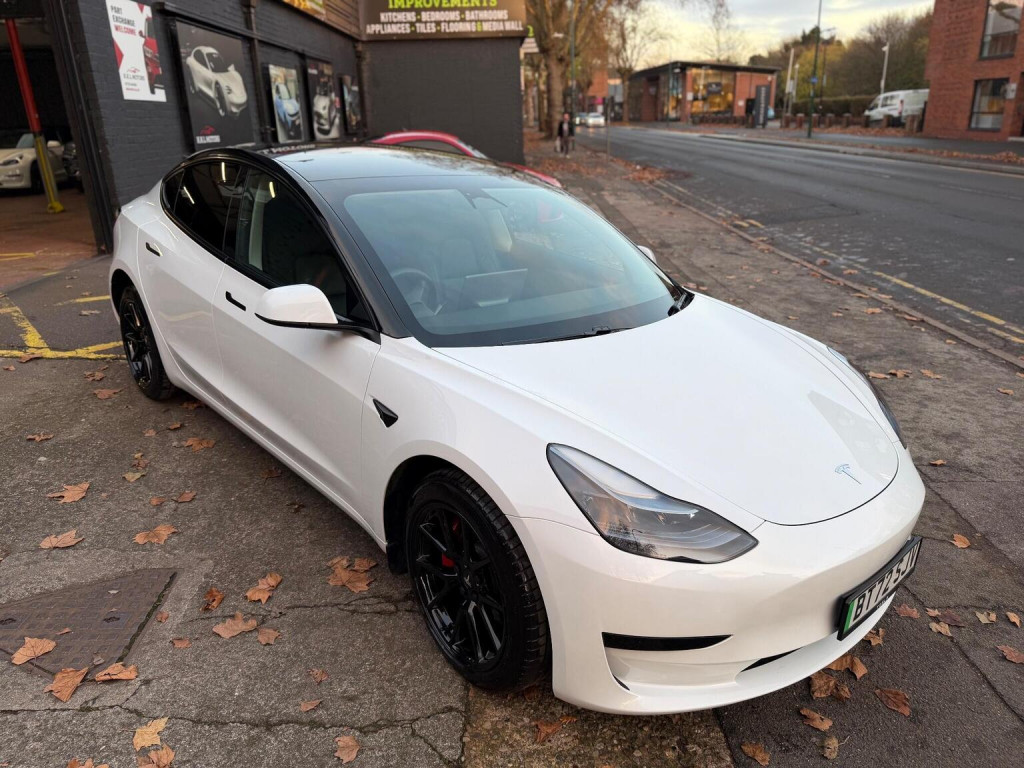 TESLA MODEL 3