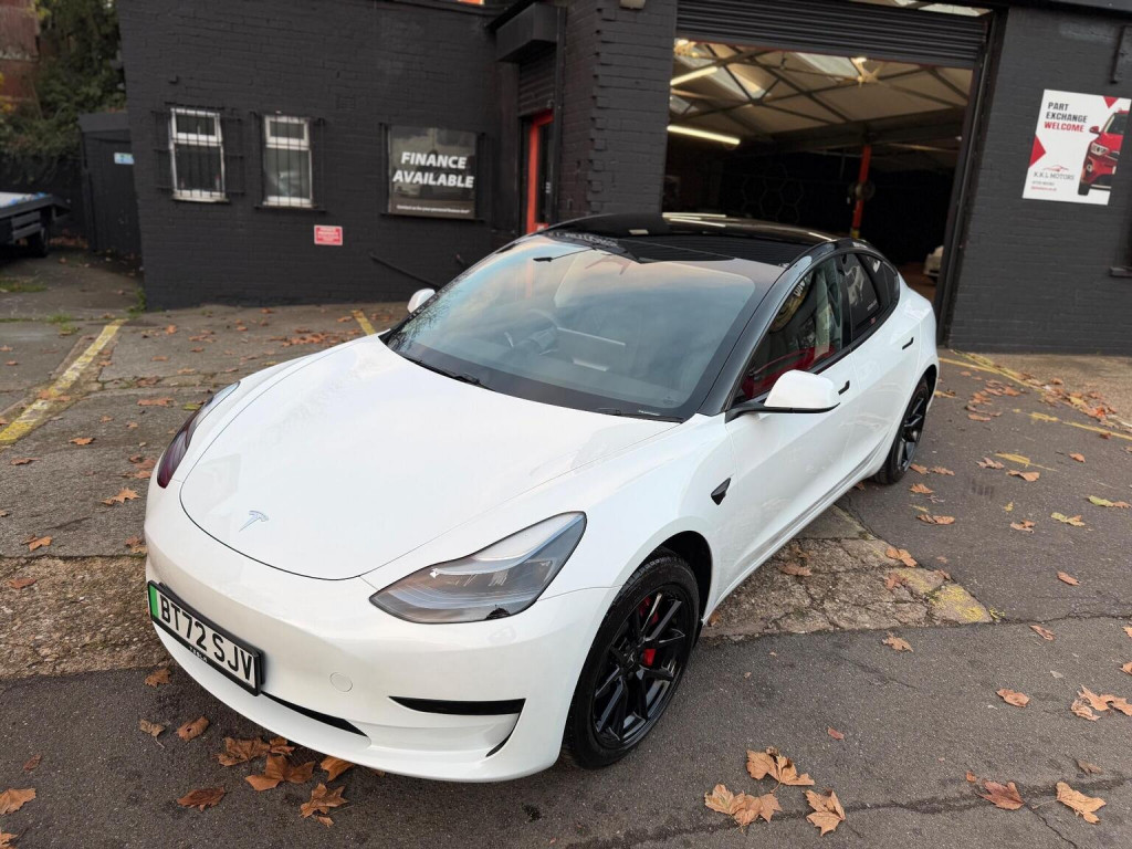 TESLA MODEL 3