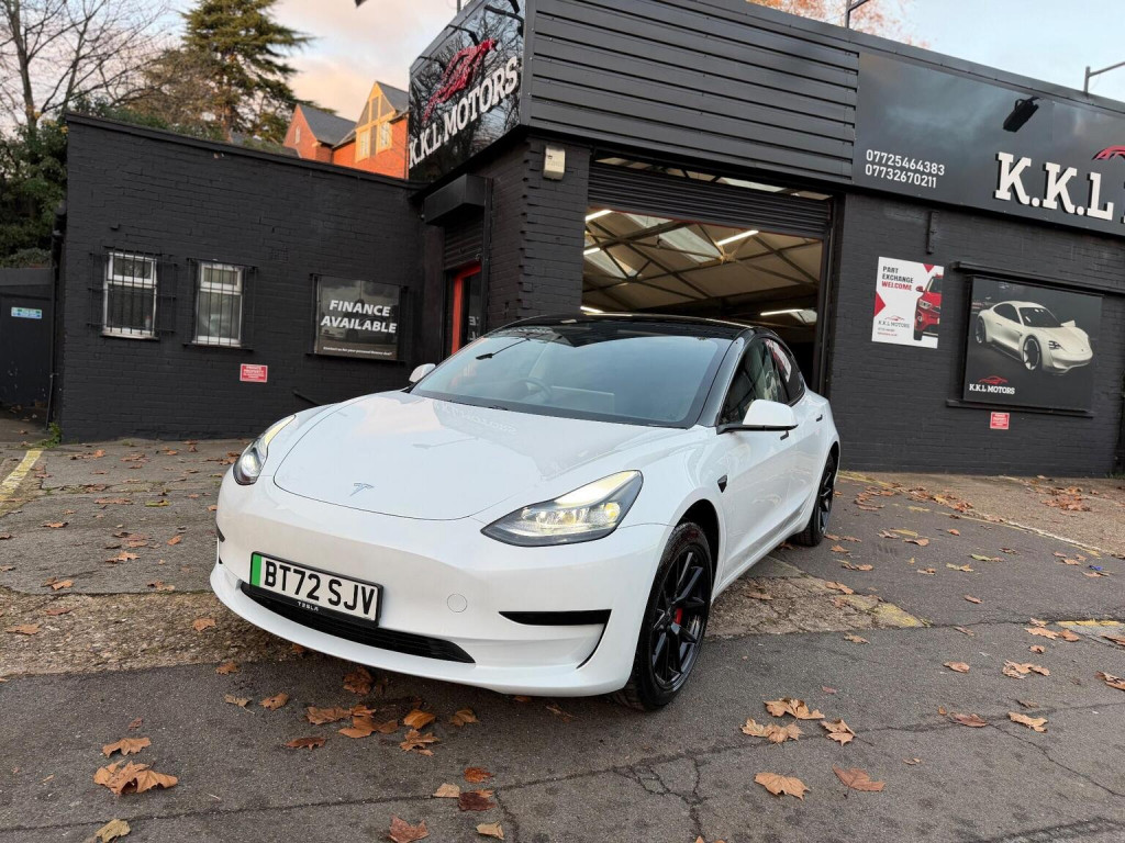 TESLA MODEL 3