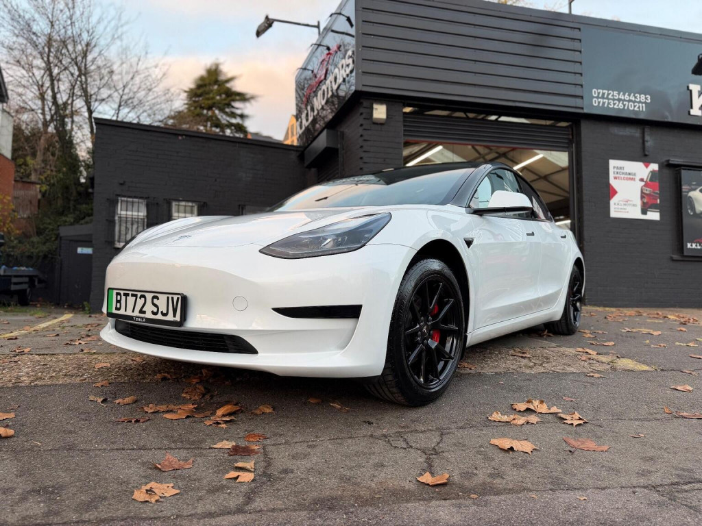 TESLA MODEL 3
