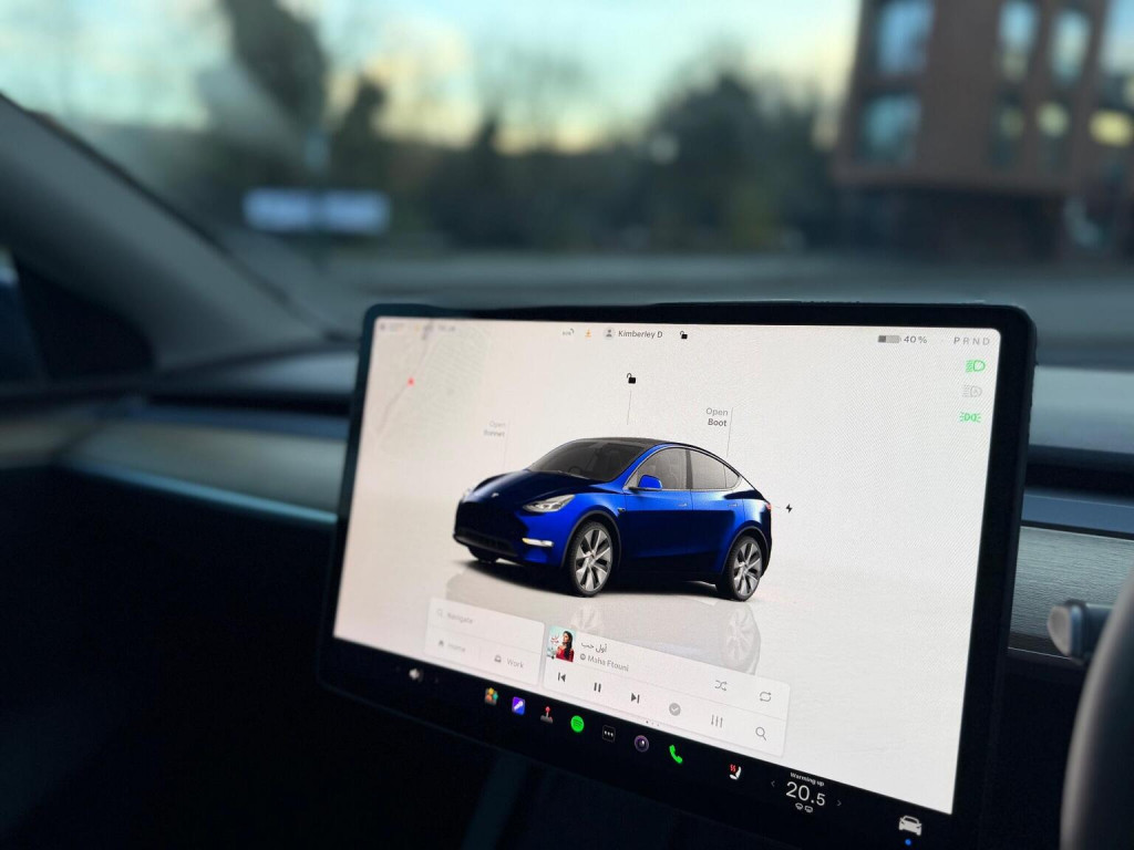 TESLA MODEL Y
