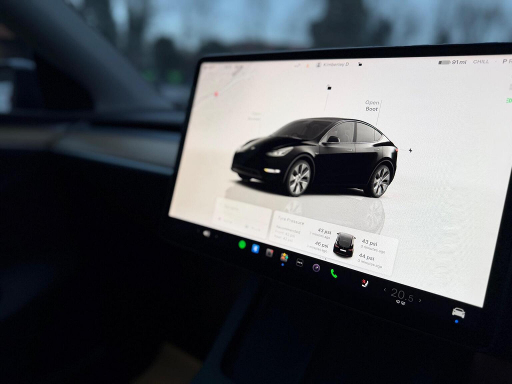 TESLA MODEL Y